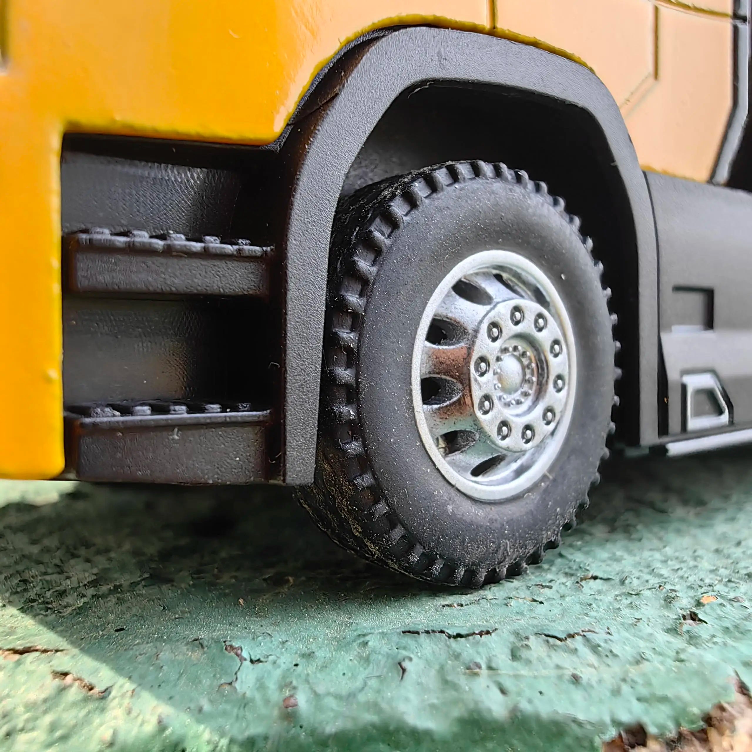1:50 Diecast Container Truck Head – Pull-Back Alloy Model with Openable Doors