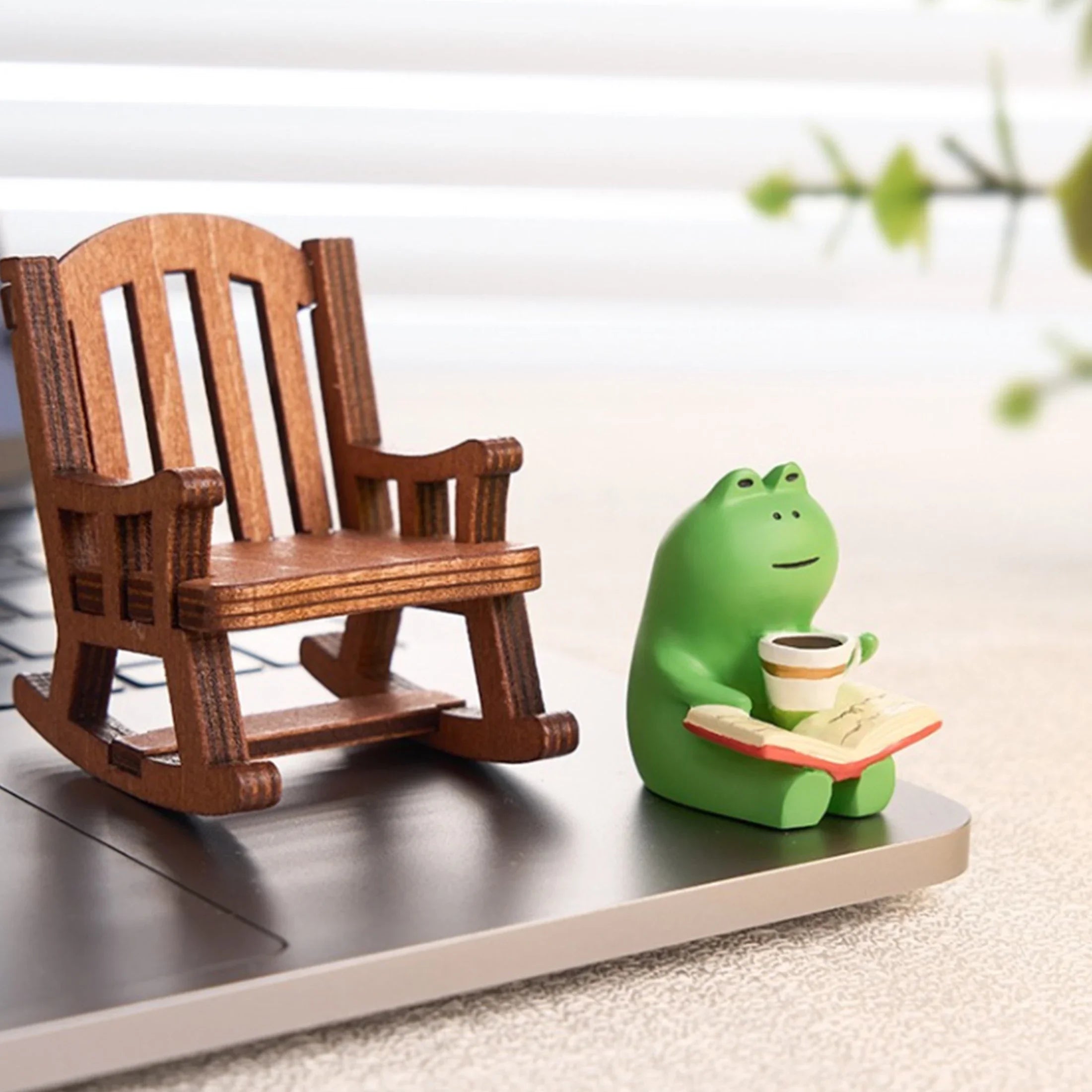 Kawaii Frog Swing – Charming Office & Car Decor