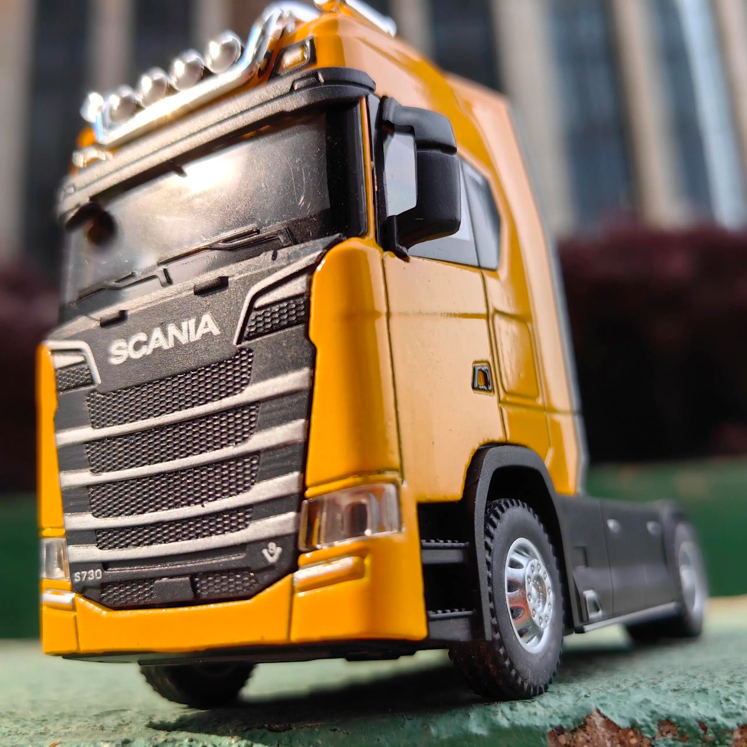 1:50 Diecast Container Truck Head – Pull-Back Alloy Model with Openable Doors