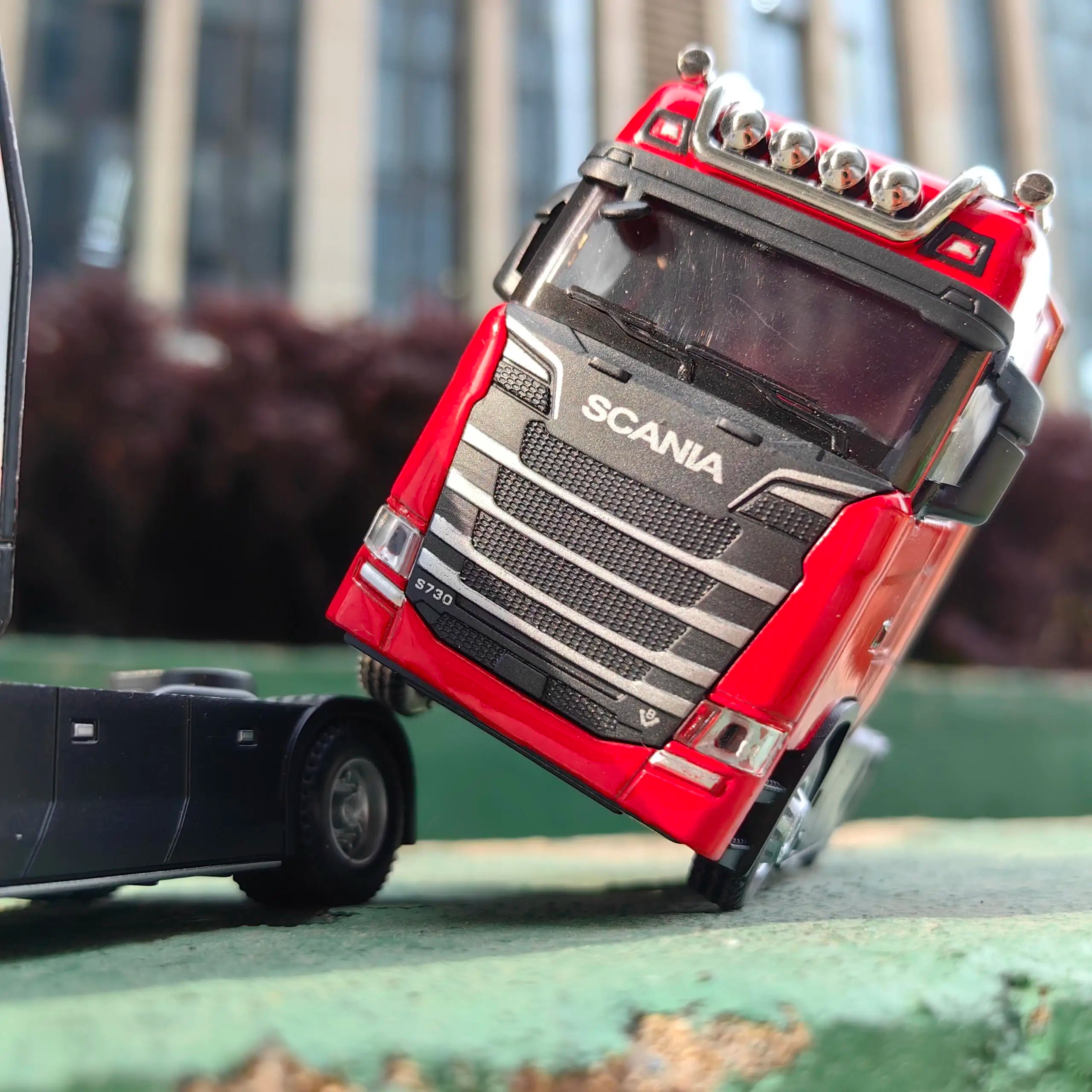 1:50 Diecast Container Truck Head – Pull-Back Alloy Model with Openable Doors