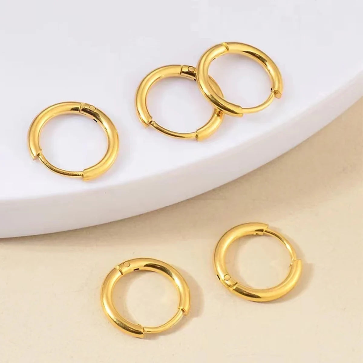 Aura Essentials – The Simple & Versatile Hoop Earring Set