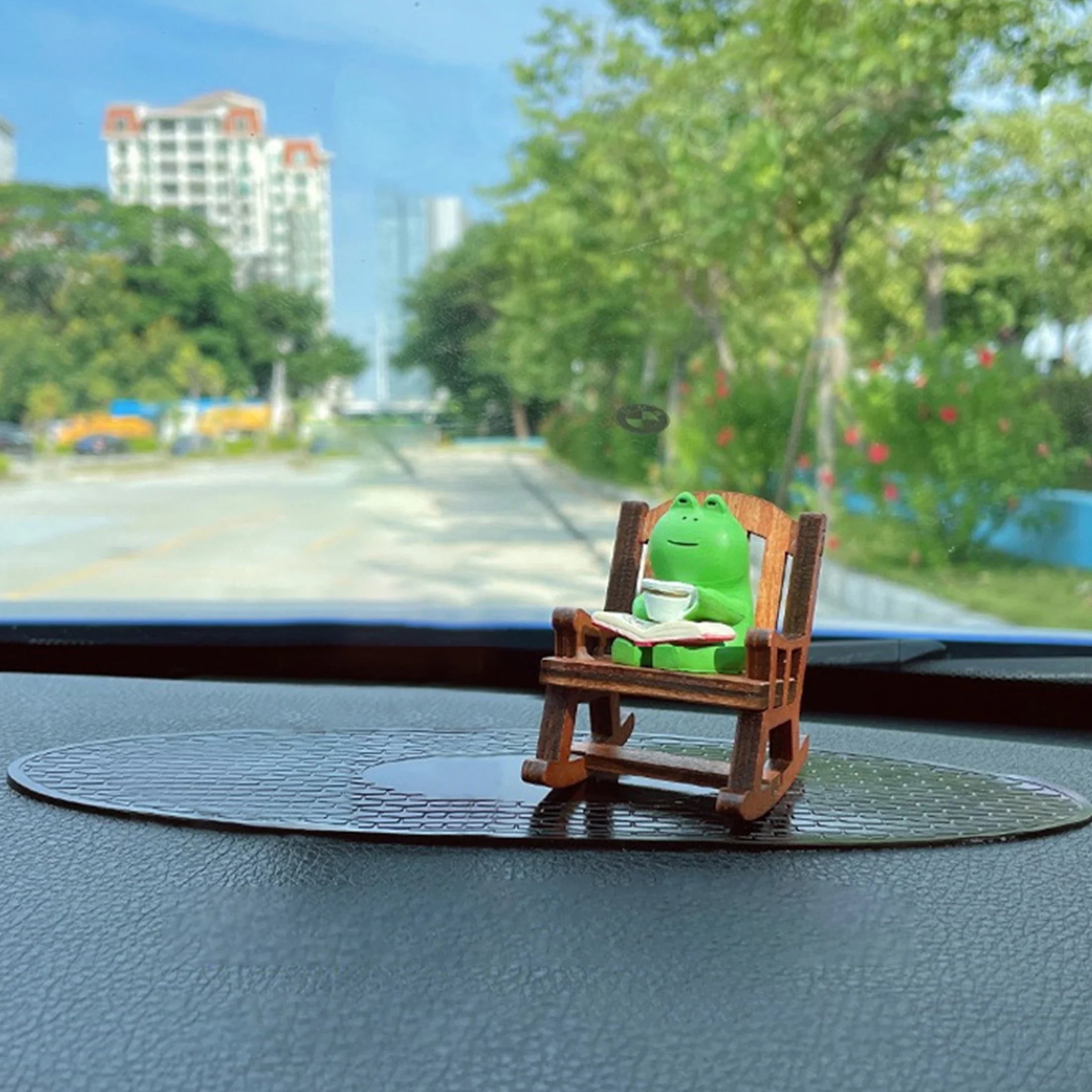 Kawaii Frog Swing – Charming Office & Car Decor