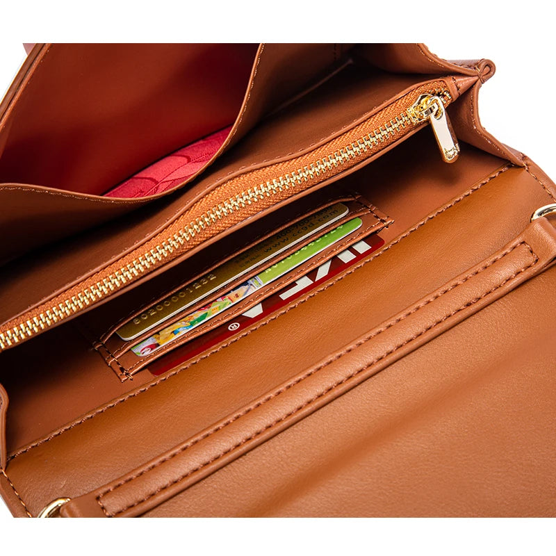 MetroChic Flip – Small Magnetic Wallet Bag