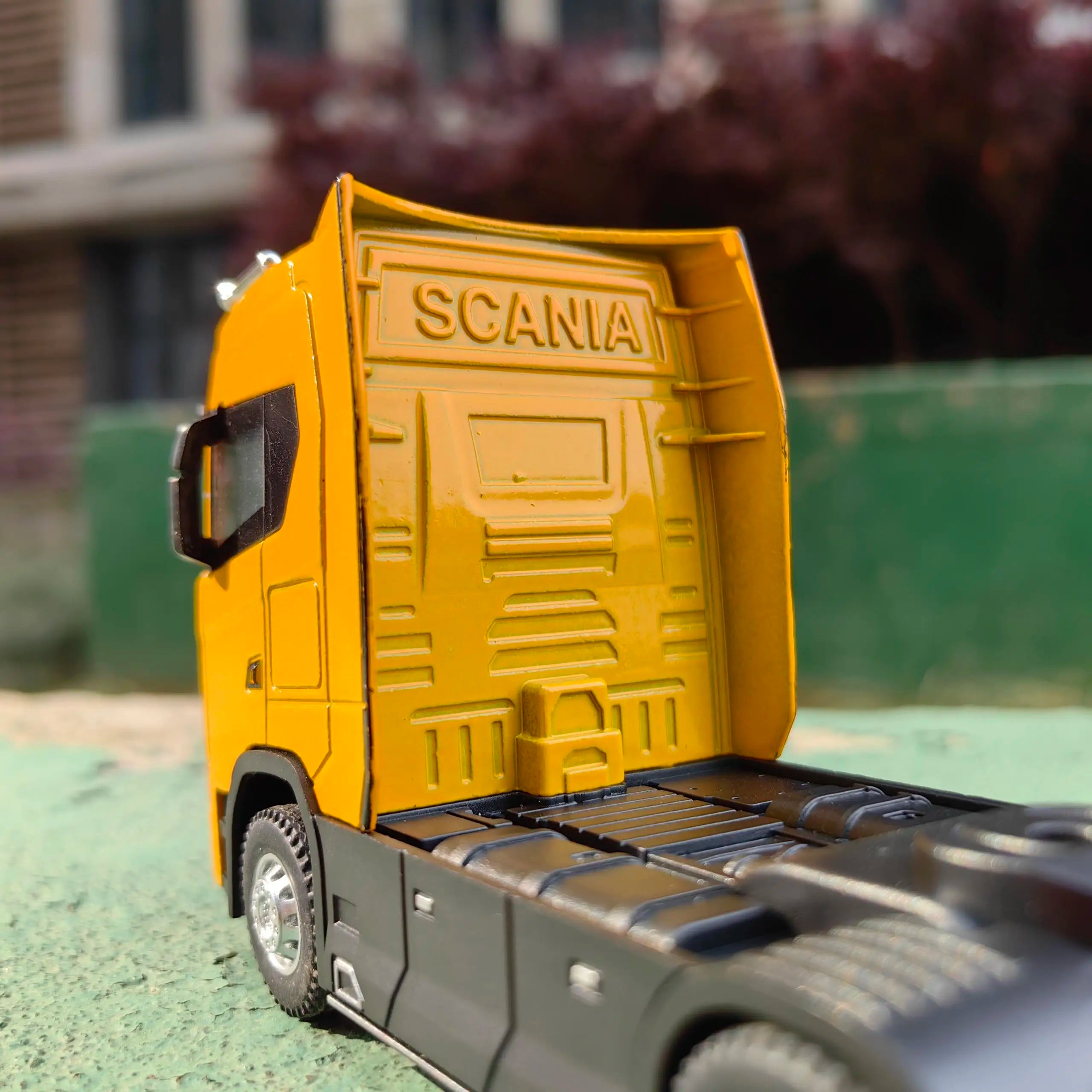 1:50 Diecast Container Truck Head – Pull-Back Alloy Model with Openable Doors