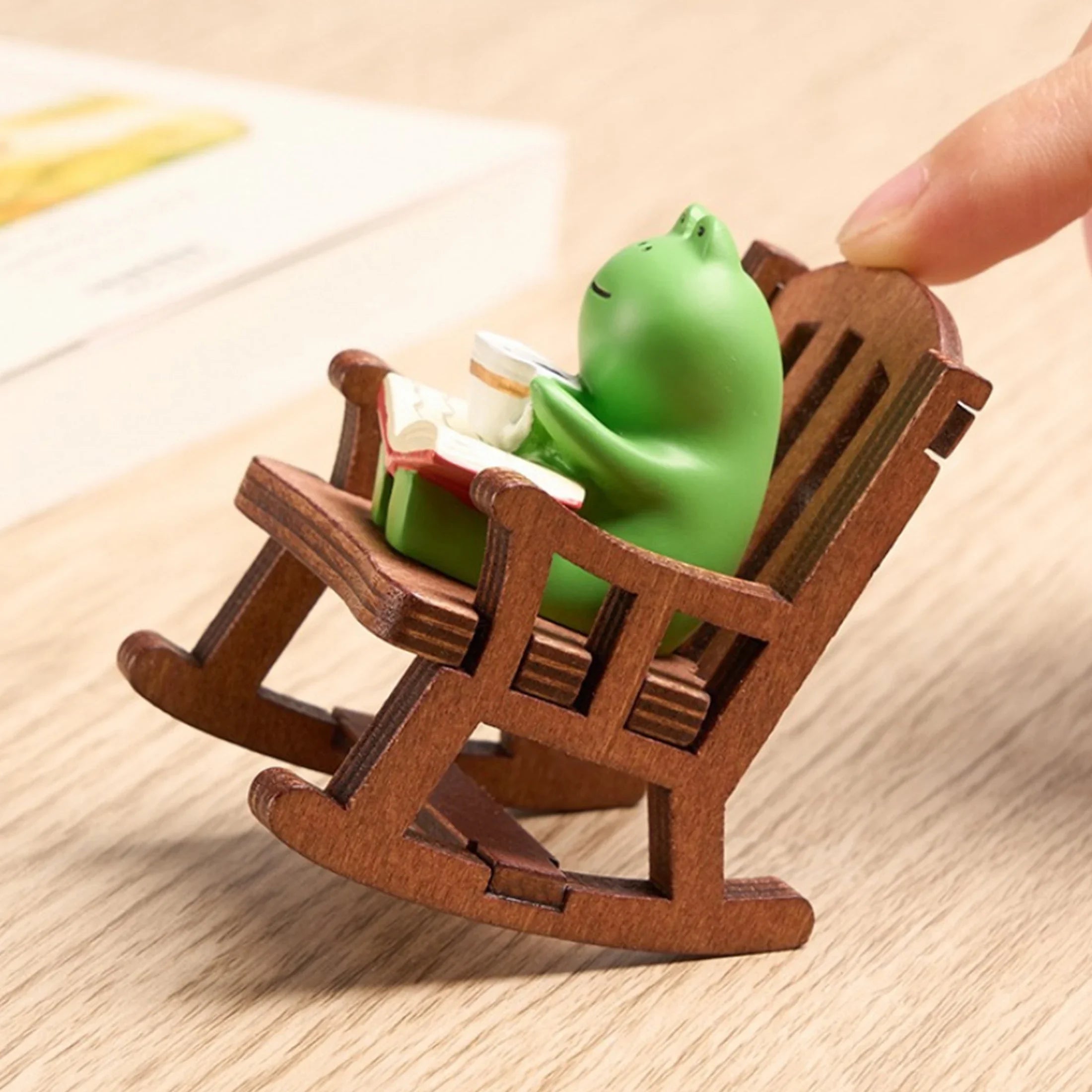 Kawaii Frog Swing – Charming Office & Car Decor
