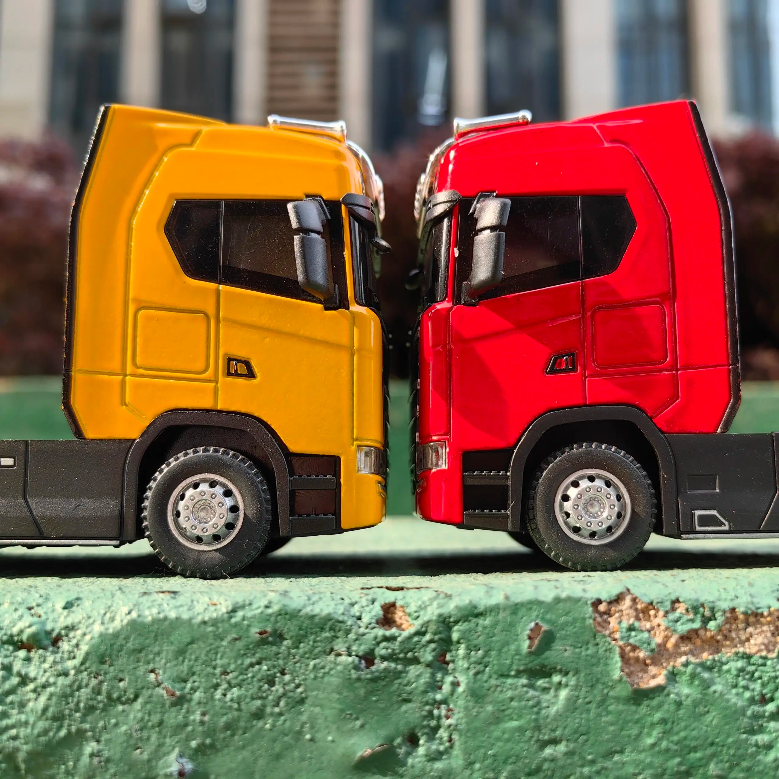 1:50 Diecast Container Truck Head – Pull-Back Alloy Model with Openable Doors